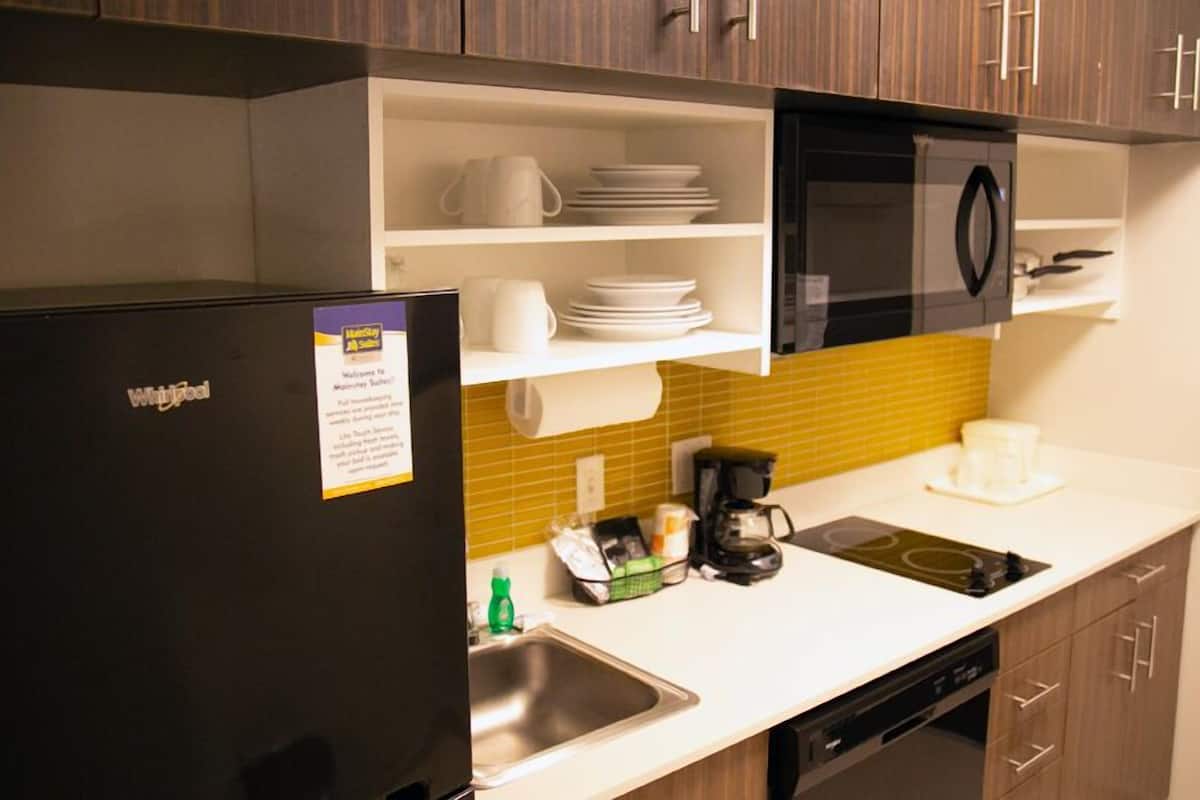 fridge, microwave, coffee/tea maker