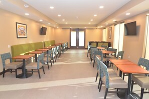 Dining - Comfort Inn & Suites West Des Moines (West Des Moines)