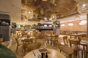 Daily buffet breakfast (CNY 48 per person) - (Chengdu)