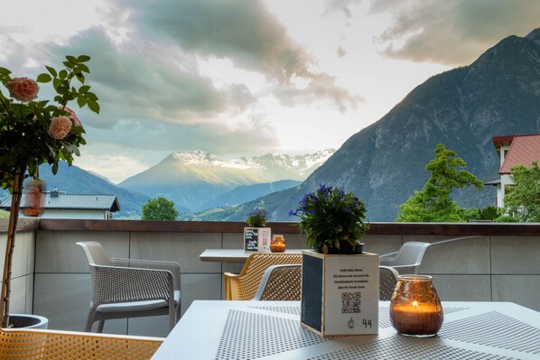 屋外ダイニングエリア