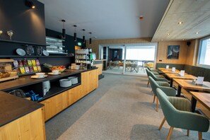 Daily continental breakfast for a fee - Wally Berg Apartements (Zams)