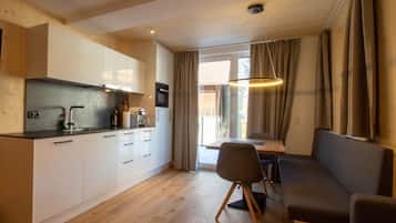Apartment "Silberspitz" | Área de sala de estar | Televisión LED de 40 pulgadas con canales por cable y televisión