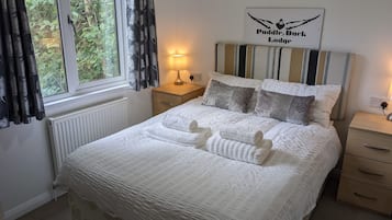 Cabin | 2 bedrooms, iron/ironing board, free WiFi, bed sheets