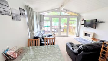 30-inch TV with digital channels, fireplace