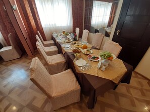Restaurant - MaxRooms Volga Hollywood (Rybinsk)