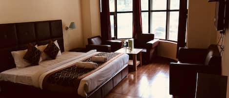 Habitación de lujo doble | Tabla de planchar con plancha, wifi gratis, ropa de cama