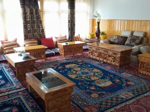 Living area - Shaheers Sky Land (Leh)
