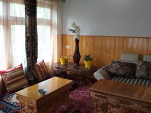 Restaurant - Shaheers Sky Land (Leh)