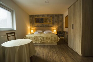 Fer et planche à repasser, lits bébé (gratuits), Wi-Fi gratuit