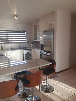 Private kitchen - Upmarket Spacious Townhouse (Bedfordview)