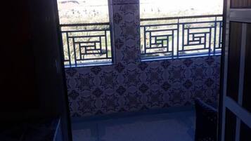 Blackout drapes, free WiFi, bed sheets