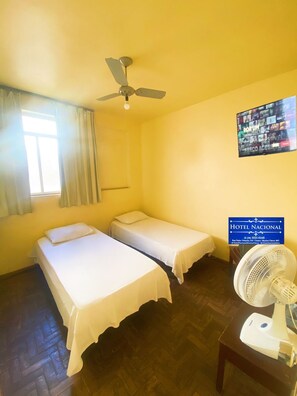 Habitación individual básica | Wifi gratis y ropa de cama 