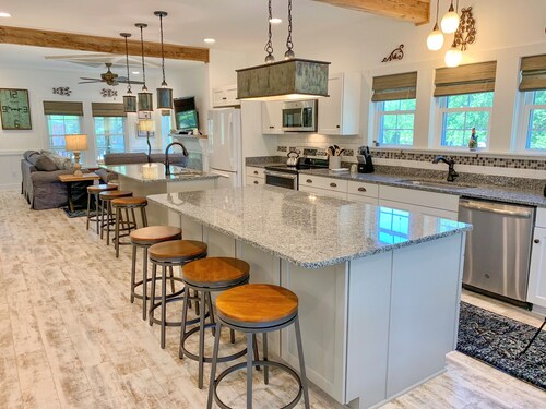 Eleanor Jane's: Kaunis uusi koti majakkatiellä