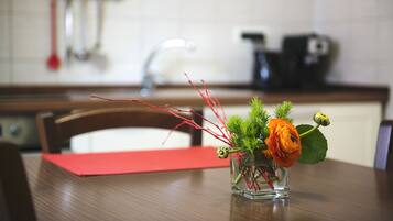 Apartment (1) | In-room dining