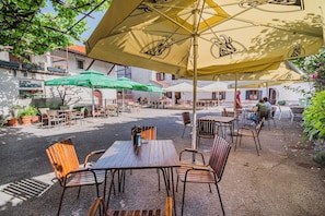 Frukost, lunch och middag serveras