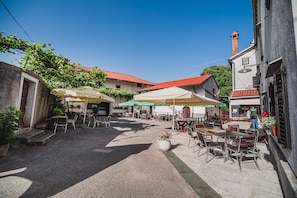 Breakfast, lunch, dinner and brunch served  - Guesthouse Muha (Sezana)