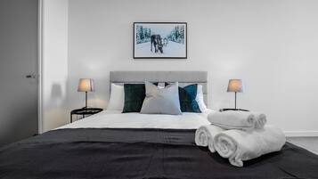 2 bedrooms, iron/ironing board, bed sheets