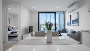 TV - Simple And Cozy Apartment In Parkville (Parkville)