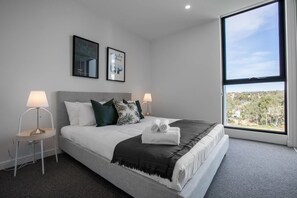 2 bedrooms, iron/ironing board, bed sheets - Simple And Cozy Apartment In Parkville (Parkville)