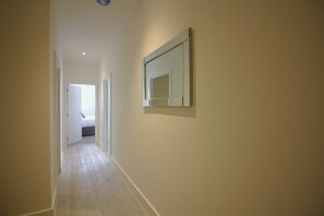 Hallway - Property Peaks Apartments (Bedford)
