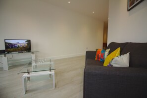 公寓, 2 间卧室 | 起居区 | 平板电视