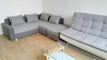 Apartemen Keluarga | Area keluarga | Televisi layar datar 40-inci dengan saluran TV kabel dan TV LCD
