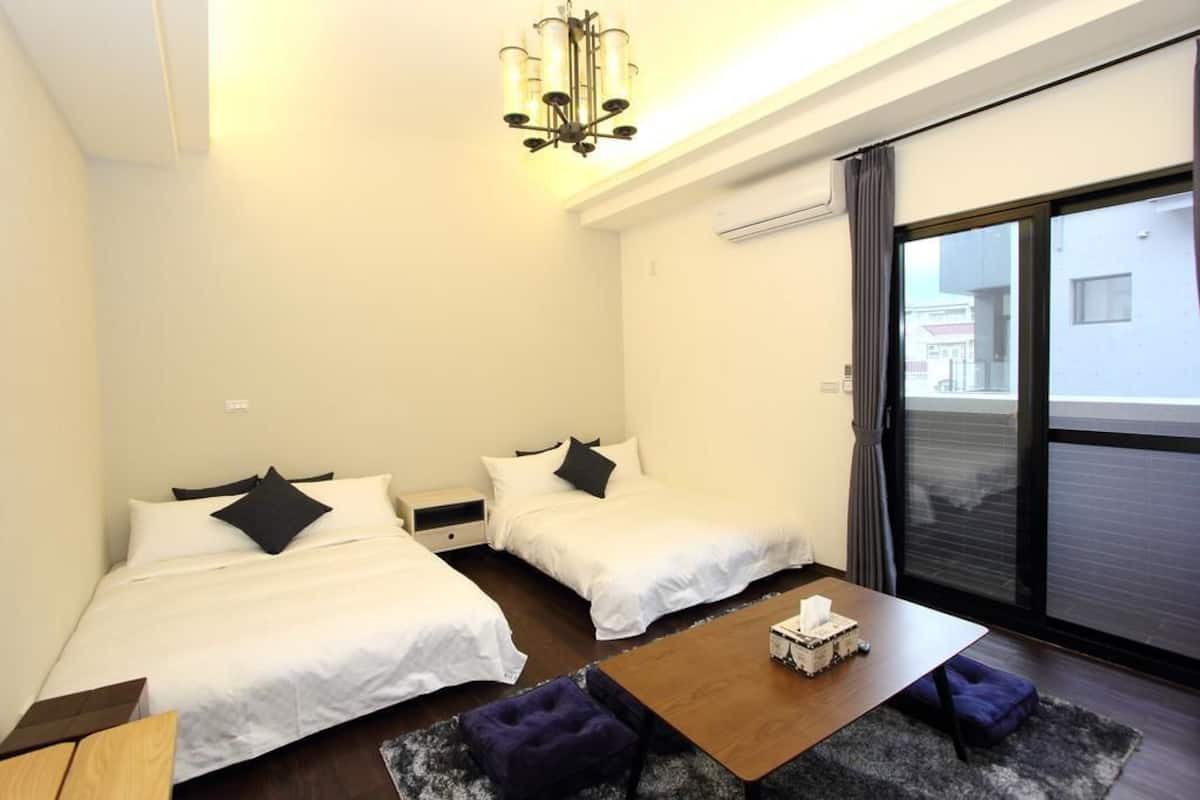 Traditional Quadruple Room | Individually decorated, individually furnished, blackout drapes