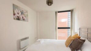 1 bedroom, iron/ironing board, bed sheets - Cosy 1BD Apt in Central Manchester (Salford)