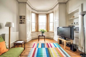 Living room - Bright Flat in City Centre for up to 6 Guests! (Edinburgh)