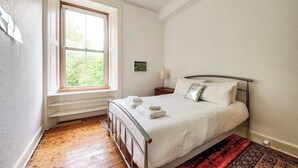 Unclassified image, 2 of 57, button - Bright Flat in City Centre for up to 6 Guests! (Edinburgh)