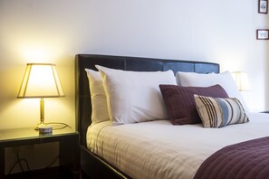 1 bedroom, iron/ironing board, bed sheets - Bright Georgian 1BR Flat in West End (Edinburgh)