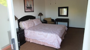 2 bedrooms, desk, bed sheets - Ithaca 4 (Margate)
