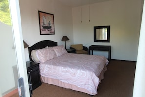 Apartment | 2 bedrooms, desk, bed sheets