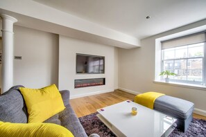 TV - Modern 1BR Home in Vibrant Leith Area (Edinburgh)