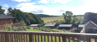 Woodpecker Lodge With Hot Tub Near Cupar, Fife