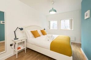 1 bedroom, iron/ironing board, bed sheets - Cosy & Convenient Flat Near Victoria Station & Man Arena! (Manchester)