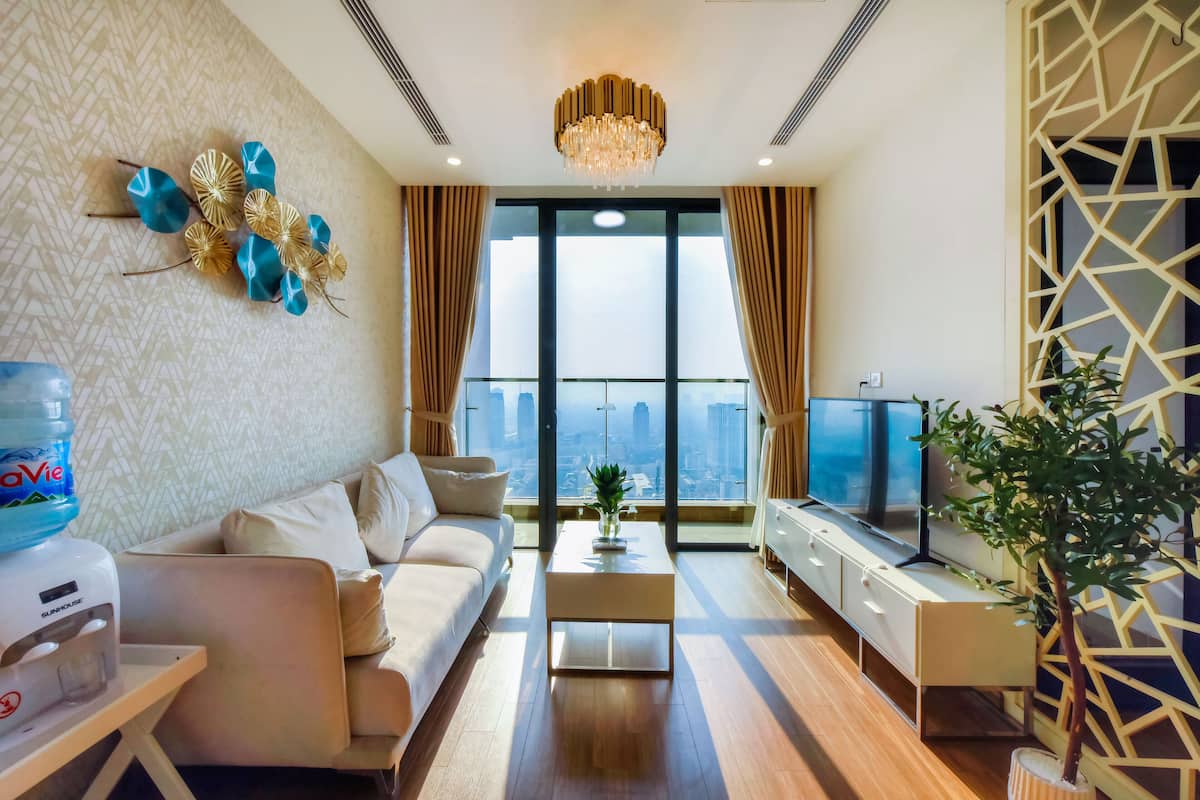 Business Apartment, 2 Bedrooms | Ruang tamu | TV Pintar