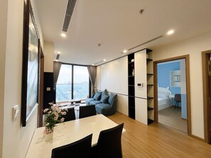 Deluxe-lejlighed | Individuelt design, individuel indretning, skrivebord