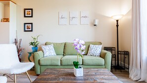 TV - Clean Comfortable Santana Row Condo (San Jose)