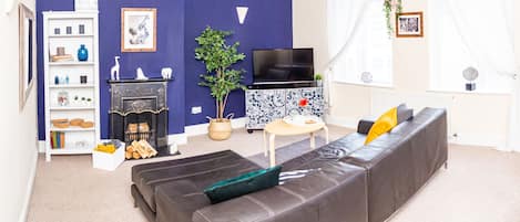 Three-Bedroom Apartment | Living area | 40-inch Smart TV with digital channels, Netflix, streaming services