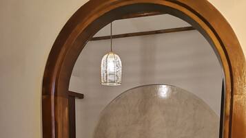 4 bedrooms, desk, soundproofing, iron/ironing board