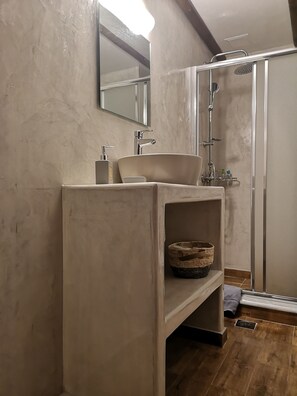 Casa, 4 habitaciones, vista al mar | Baño | Regadera, amenidades de baño gratuitas, secadora de cabello, toallas 