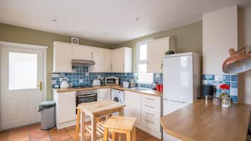 Two-Bedroom Apartment | Private kitchen | Full-size fridge, microwave, oven, stovetop