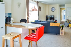 Two-Bedroom Apartment | In-room dining