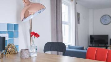 2 habitaciones, decoración personalizada y muebles diferentes