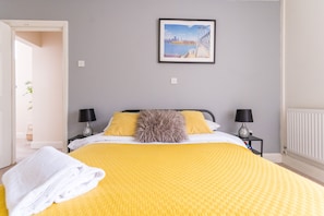 Appartement | 2 chambres, décor unique, ameublement unique, bureau