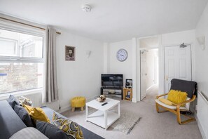 Two-Bedroom Apartment | Living area | 40-inch Smart TV with digital channels, Netflix, streaming services - Ella Fitzgerald - Luxury 2 Bedroom Apt (Cardiff)