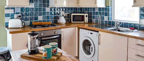 Two-Bedroom Apartment | Private kitchen | Full-size fridge, microwave, oven, stovetop