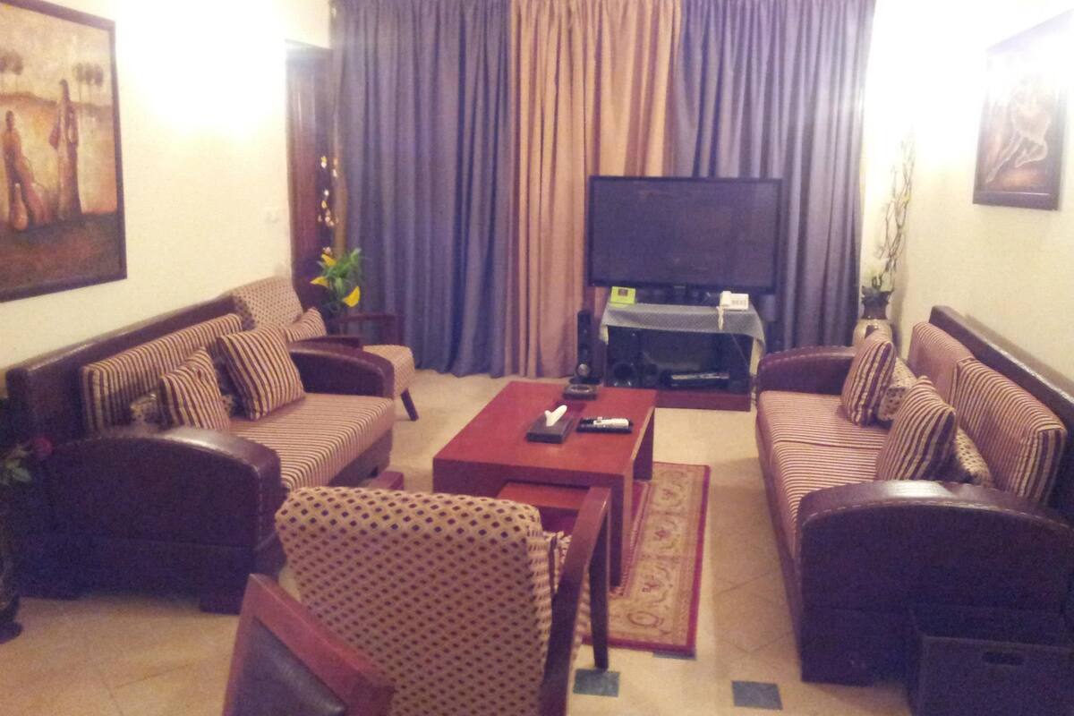 suite | living area | flat-screen tv