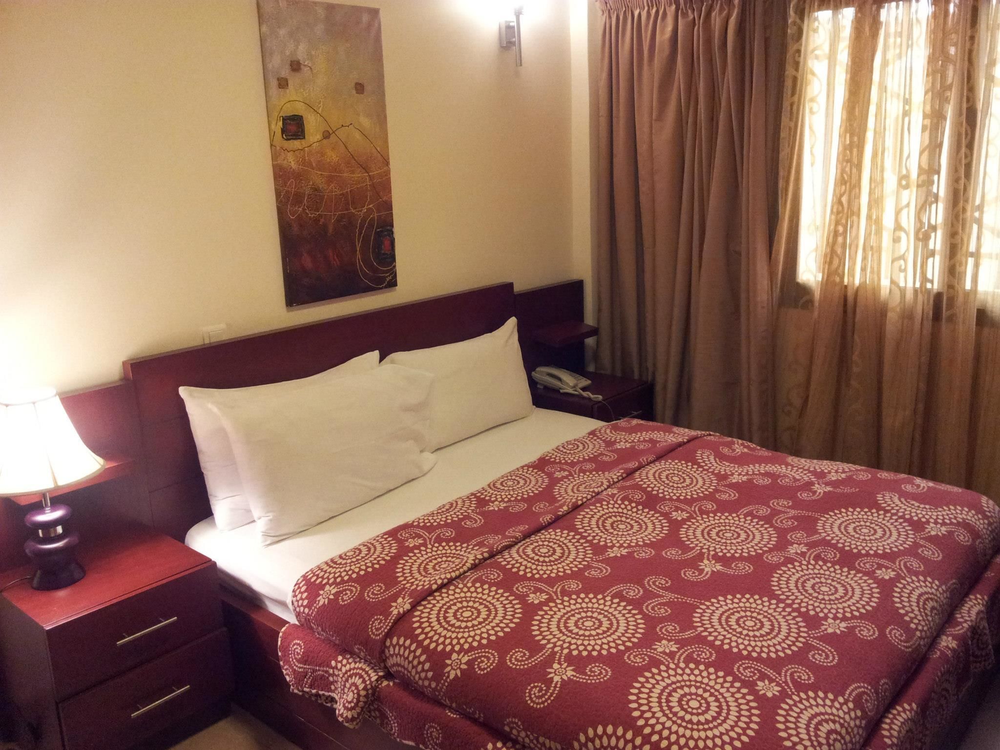 standard double room | minibar, desk, blackout curtains, iron/ironing board